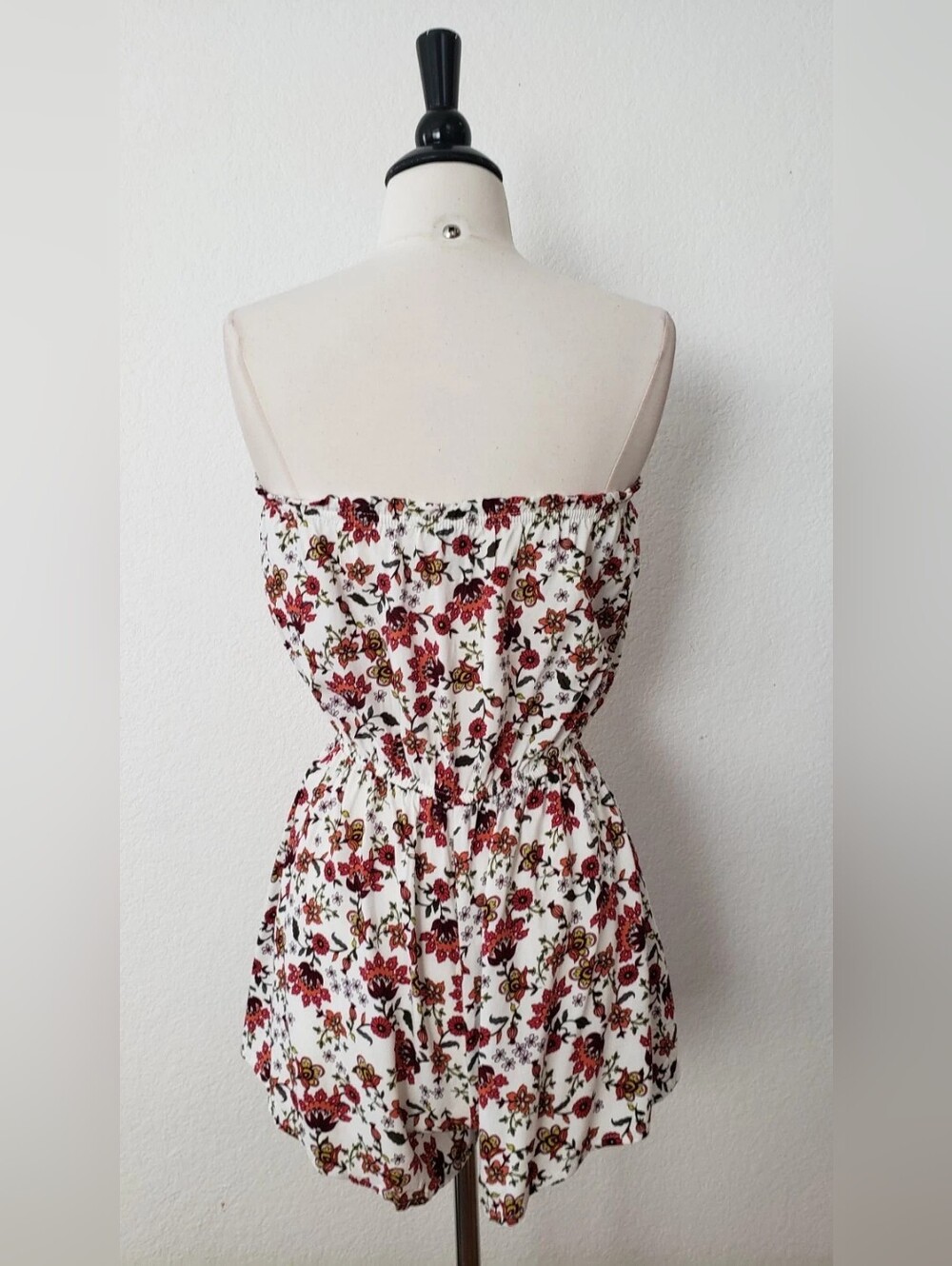 Floral Strapless White and Red Summer Dress - Picture 4 of 4
